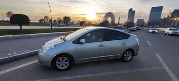 Toyota: Toyota Prius: 1.5 l |