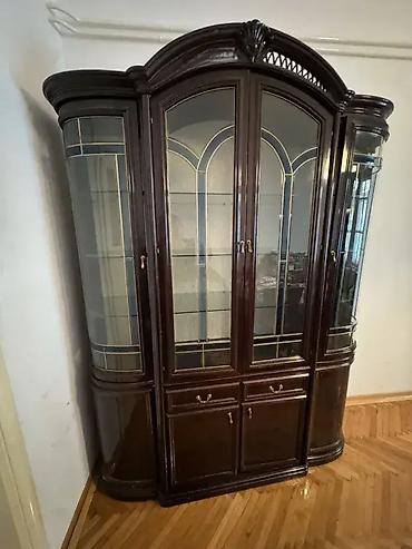 ikea komode: Vitrina Vitrina sa znacima korišćenja. 🔨 Dimenzije: Širina: 190 cm — 3