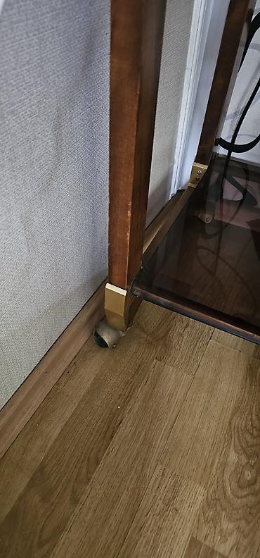 Digər mebel: Kiçik masa,televizor altlığı kimidə istifadə etmək olar.Əla — 3