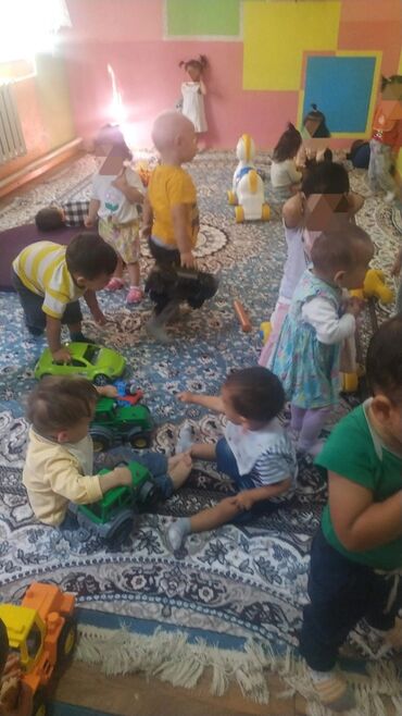 требуется помощник воспитателя в детский сад: Детский сад/няня для малышей - Уютные группы для детей ясельного и