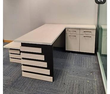 masaüstü ofis seti: Müasir dizaynlı ofis masası dəsti - L formalı iş masası: Geniş iş — 2