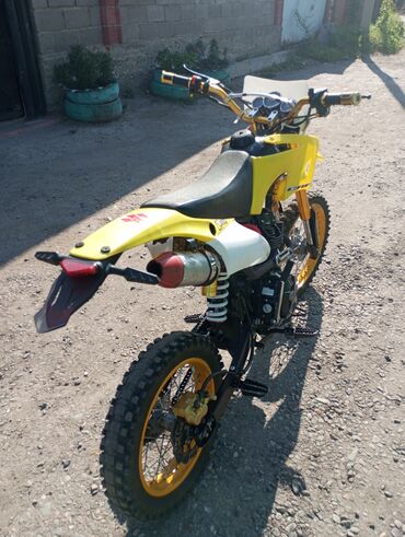 Мотоциклы: Питбайк/эндуро мотоцикл в ярком жёлто‑белом исполнении. Торг уместен — 4