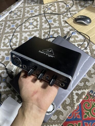 звуковые карты mackie: Аудиоинтерфейс Behringer UMC22 UM2, предназначенный для подключения