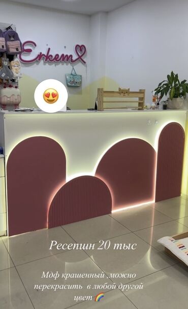 декоративные пенопластовые панели для стен: Стойка ресепшн из крашеного МДФ с декоративными элементами и