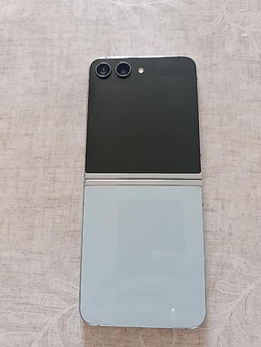 тв 65: Samsung Galaxy Z Flip 5, Б/у, 512 ГБ, цвет - Голубой — 2