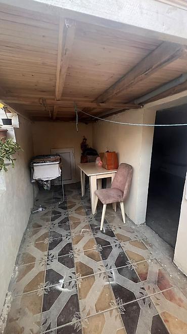 kohne guneslide evler: Xirdalanda 5 nom mektebin yaxinliginda kursulu altı qaracli 4 otagli — 1
