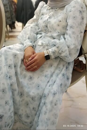 койнок фасон штапель: Платье макси с принтом в нежно-голубых тонах - Свободный А-силуэт