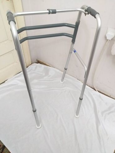 Hodalice, štake, štapovi za hodanje, kolica za hodanje: Nemacka aluminijumska zglobna hodalica, bez tockova, cuvene marke — 1