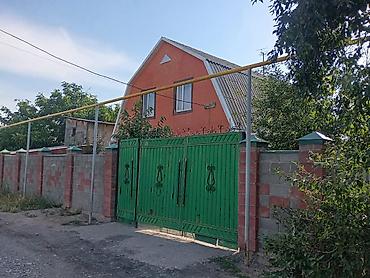 Продажа коттеджей и домов: Мансардный дом Продаётся просторный мансардный дом с благоустроенной — 1