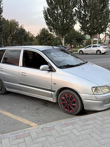 Mitsubishi Space Star: 2001 г., 1.3 л, Механика, Бензин, Минивэн