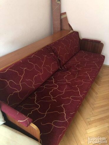 hemnes krevet prodaja: Drveni kauč iz 50-tih presvučen ultrapasom, nalazi se na Karaburmi