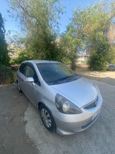 бишкек авто в рассрочку: Honda Fit: 2002 г., 1.3 л, Вариатор, Бензин, Хетчбек