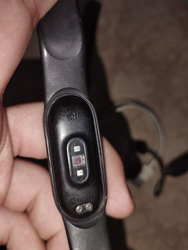 Saat dəstləri: Huawei TIA-B09 Biri Isə Xiomi Mi Band-4 du Her ikiside Orginal Saatdi — 2