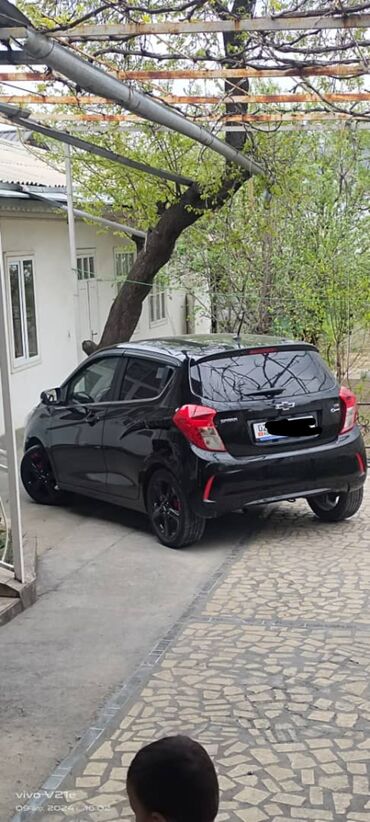 молочное оборудование: Chevrolet Spark: 2017 г., 1 л, Вариатор, Бензин, Хэтчбэк