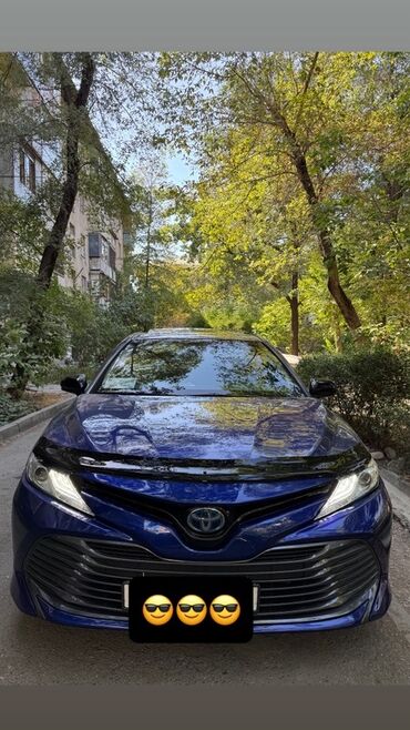 маленькая машина: Toyota Camry: 2019 г., 2.5 л, Вариатор, Гибрид, Седан