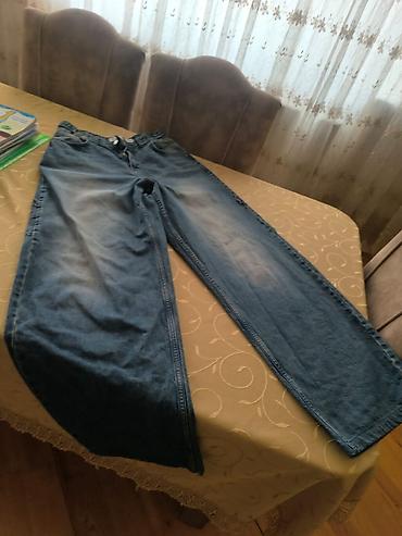 Kişi geyimləri: Cins şalvar, Bershka — 3