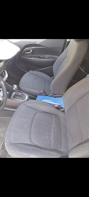 bora: Kia Rio: 1.4 l | 2013 il Sedan — 7