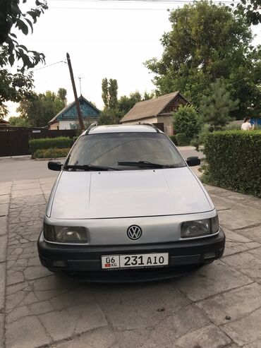 обмен на тойоту: Volkswagen Passat: 1993 г., 1.8 л, Механика, Бензин, Универсал