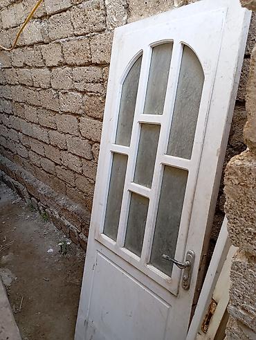 qapi ucun setkalar: Ağ rəngli qapı – şüşəli dizayn - Material: MDF/taxta əsaslı qapı, ağ — 1