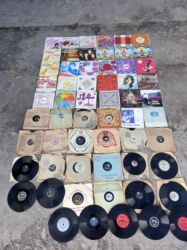 Виниловые пластинки: Виниловые пластинки. 
На фото всё видно — 1