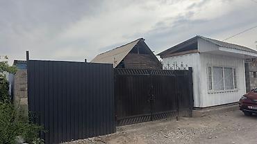 Продажа коттеджей и домов: Продаётся компактный дом с закрытым двором и металлическими воротами — 1