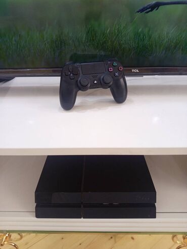 Xbox Series S: Təcili satılır,PS4,bir orginal konsul9 oyun. Qiymətin danışıb
