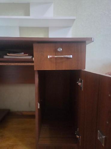 stolar: Düz masa, Polkalı, Siyirməli, Sadə laminat — 6
