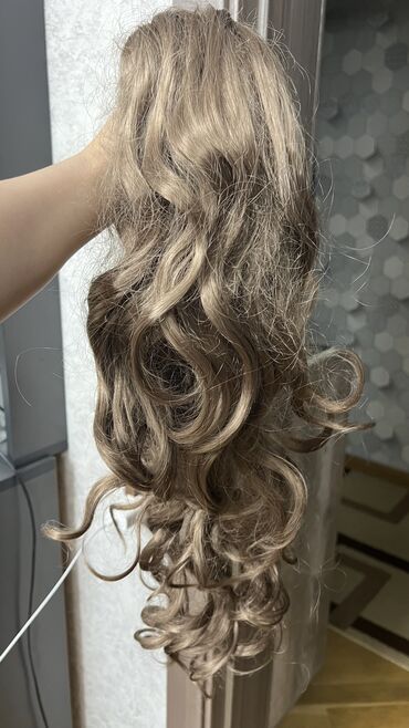 Təbii saçlar, pariklər: Parik, Süni — 7