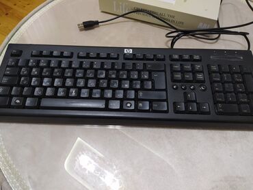HP USB klaviatura - Naqilli, USB qoşulma (plug-and-play) - Tam ölçülü
