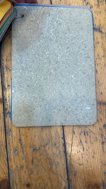 Süni güllər: Müxtəlif rənglərdə və teksturalarda mövcud olan döşəmə nümunələrinin — 12