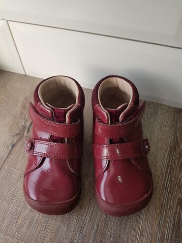 высокая детская обувь: Детские ботинки фирмы Start Rite, натуральная лакированная кожа. Не