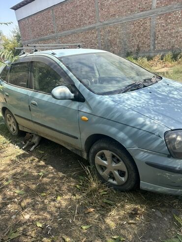 Nissan: Nissan Tino: 2000 г., Минивэн