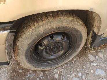 Другие автомобили: Хэтчбек компакт-класса, 5 дверей. Кузов двухцветный: бордовый верх и — 10