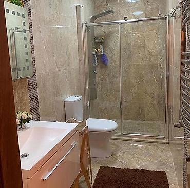 Duş kabinaları, arakəsmələr: Yeni Arakəsmə, Dairəvi, Ödənişli çatdırılma — 13