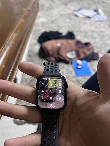 apple watch se3: Смарт-часы Apple Watch в черном цвете с черным спортивным ремешком — 1