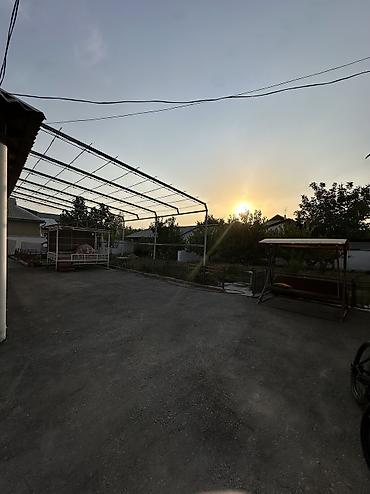 Долгосрочная аренда домов: 🏡 Сдаётся дом в Г.Манас. ✨ Со всеми удобствами: ❄️ 2 кондиционера 🛋️ — 11