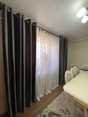 шторы занавеска: Продаю занавеску длина 2.5 метр 
Отличного состоянии