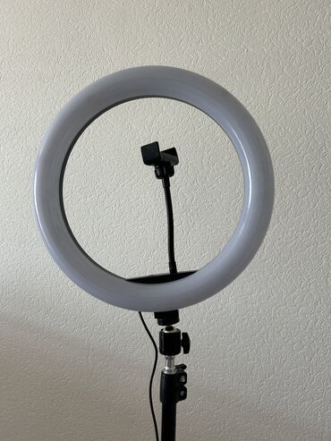 Фото и видеокамеры: Продаю лампу со штативом. В отличном состоянии. Пользовались немного