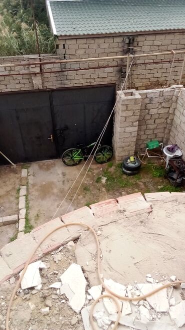 Otaqların uzunmüddətli kirayəsi: . barter var . maşınla evlə əlavə pul vermekle ev maşınla baxır — 25