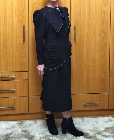 Κοστούμια: Αυτό το φόρεμα είναι μέγεθος S. Είναι φτιαγμένο σε vintage στυλ. Είναι — 9