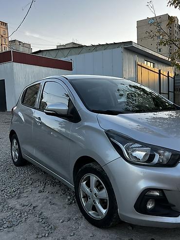 chevrolet spark: Chevrolet Spark: 2017 г., 1 л, Вариатор, Бензин, Хэтчбэк — 2