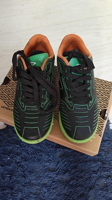 chicco flasice: Umbro dečije patike za fudbal u zatvorenom (futsal) – model FOOTBALL — 1
