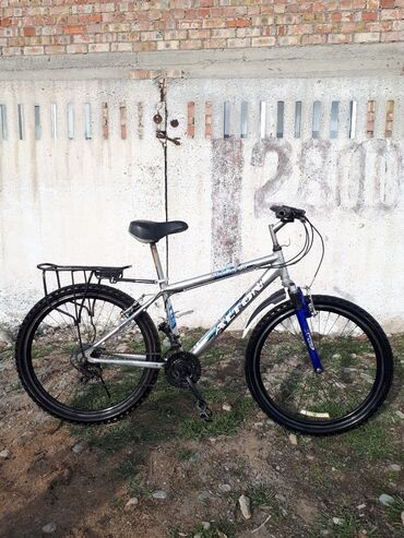 заднее колесо велосипеда: Горный велосипед Корейский состояние отличное рама алюминь 26 колеса