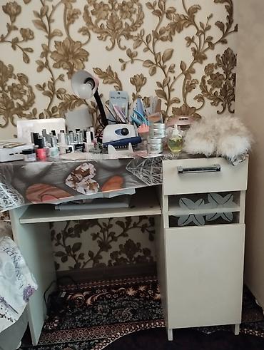 ofis dolablari: Salam.Butun aletler və materiallar arginaldir.300 azn.Ustunde şkaf — 2
