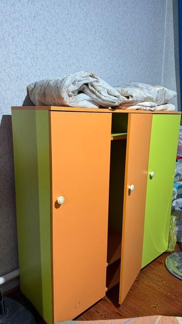 детская книжная полка: Яркий детский шкаф-гардероб с тремя секциями. - Цвет: сочетание