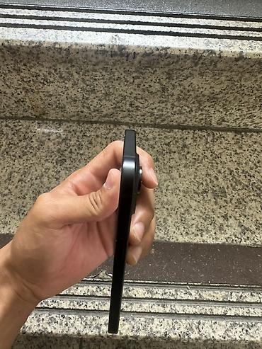 Apple iPhone: IPhone 13, цвет Midnight (чёрный) - Компактный корпус с плоскими — 3