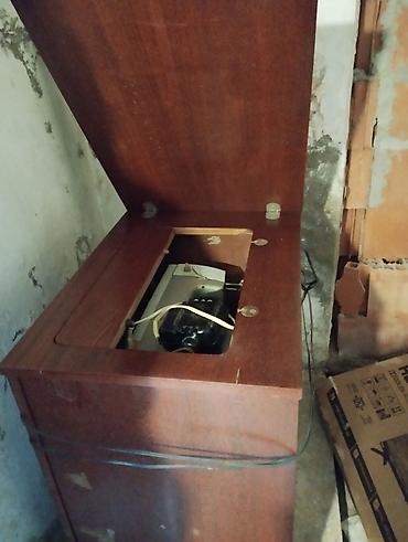 ev qizdirici: Klassik taxta korpuslu mexaniki tikiş maşını (daxili dolablı model) - — 1