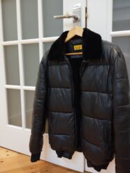 Рубашки: Qara kişi qış gödəkçəsi – ölçü XL.Rusiyadan alınıb.çox isti saxlayır