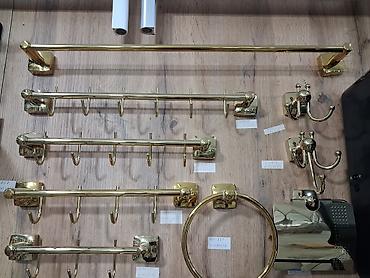 Qızılı rəngdə vanna otağı aksesuarları dəsti - Material: metal