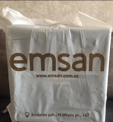 Emsandan yeni qutuda tort qabı